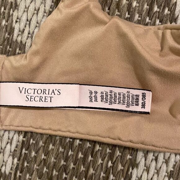Victoria’s Secret push-up bra, size 38D - Picture 4 of 5